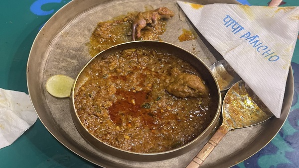 चिकन में मिला मरा हुआ चूहा, मैनेजर और कुक गिरफ्तार चिकन में मिला मरा हुआ चूहा, मैनेजर और कुक गिरफ्तार