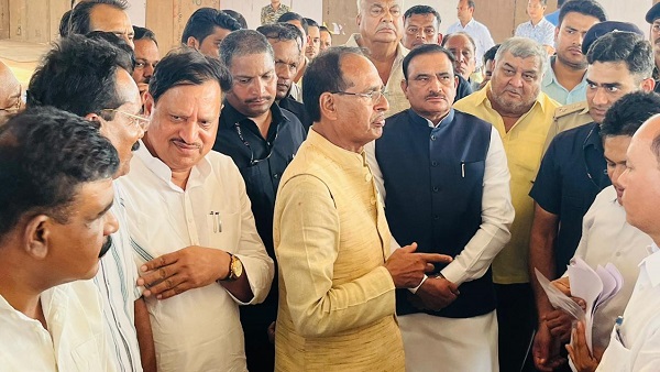 शिवराज क्यों बोले: लाल किला—कुतुब मीनार कमलनाथ ने बनवाए! 