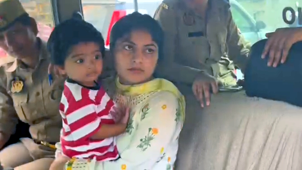 Bangladeshi women Sonia Akhtar reached Noida for husband Sourav with her 1 year old child 