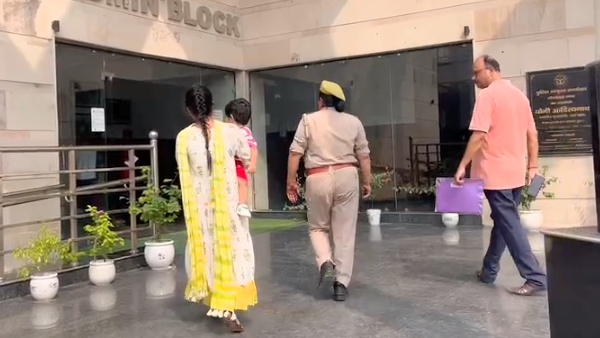 new Revelations in case of Bangladeshi Sonia Akhtar and Saurav Kant Tiwari noida during counseling new Revelations in case of Bangladeshi Sonia Akhtar and Saurav Kant Tiwari noida during counseling