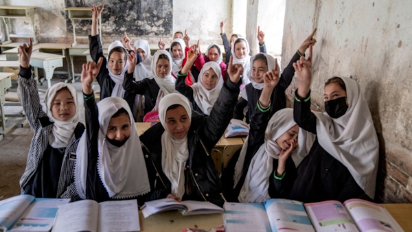 Taliban bans girl students from attending school