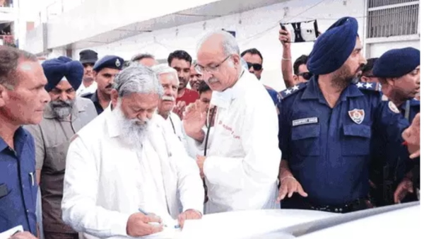 home-minister-anil-vij-reached-rohtak-pgi
