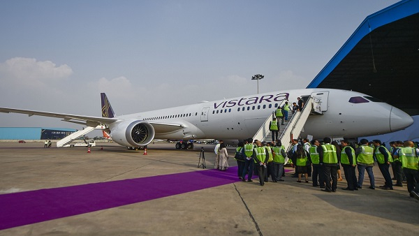 विमानों को एक ही समय पर उड़ान-लैंडिंग की इजाजत, टला हादसा