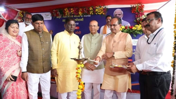 CM Shivraj Singh Chouhan participated in the program to make 34 railway stations world class