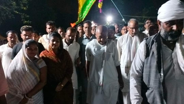  Digvijay Singh circumambulated 18 KM Barkhedi Dham barefoot in Berasia assembly constituency