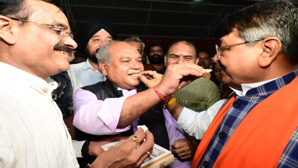 Union Minister Tomar and Vijayvargi congratulated scientists on the successful landing of Chandrayaan-3