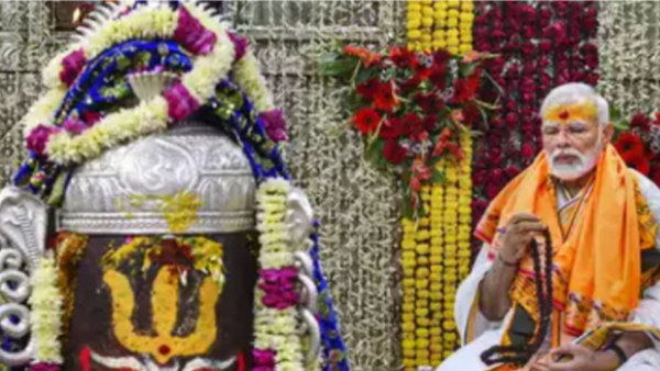 PM Modi donating 21 rupees