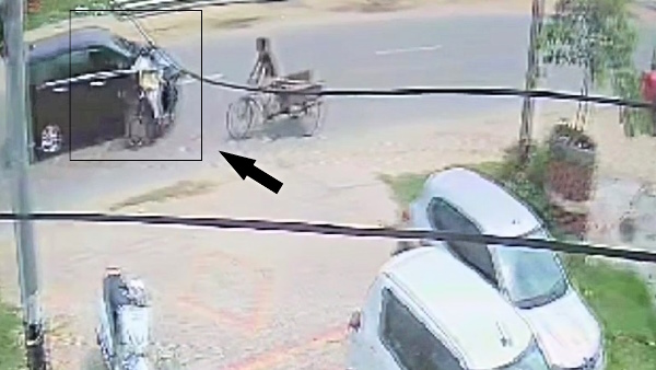 collision of bike and car on Bulandshahr road in hapur caught on CCTV 