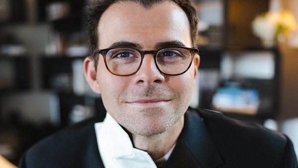 वेटर से इंस्टाग्राम हेड, एडम मोसेरी ने शेयर की अपनी स्टोरी