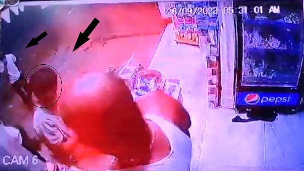 miscreants threw red chilli in eyes of shop owner snatched his gold chain cctv went viral agra