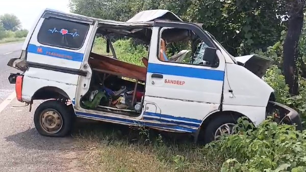 ambulance carrying deceased child collided with truck two died on the spot in Raisen of MP 