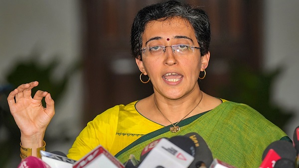 आतिशी का आरोप- अधिकारियों को धमका रहे सतर्कता विभाग के अफसर