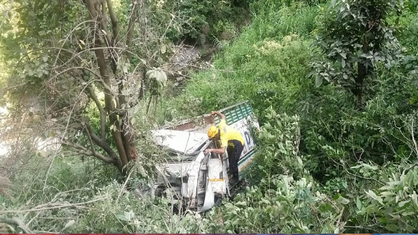 Uttarakhand: Vehicle fell into 100 meter ditch in Bageshwar, SDRF conducted rescue, three bodies recovered.