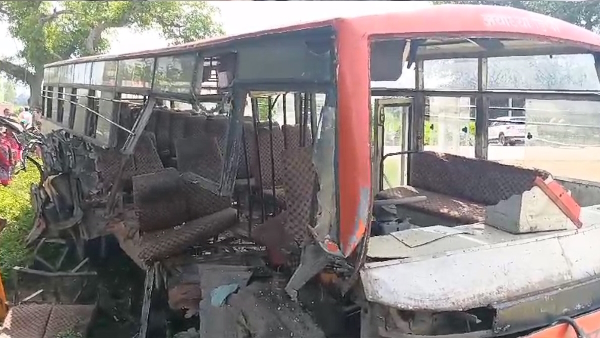 Bahraich News Roadways bus collided with tractor-trolley 2 children died 