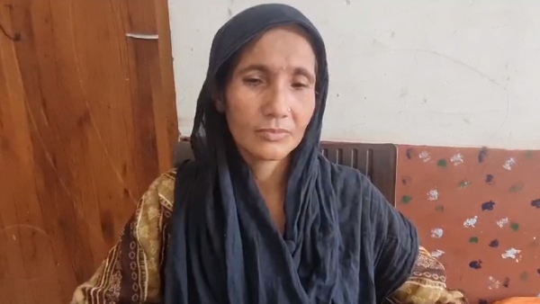 Caste and poverty taunts by teachers in school took the life of a girl student in barabanki 