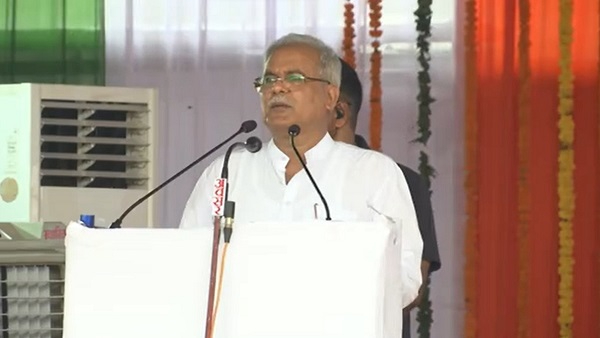 छत्तीसगढ़ परब मनाने को सरपंचों को दे रहे 10-10 हजार रुपये