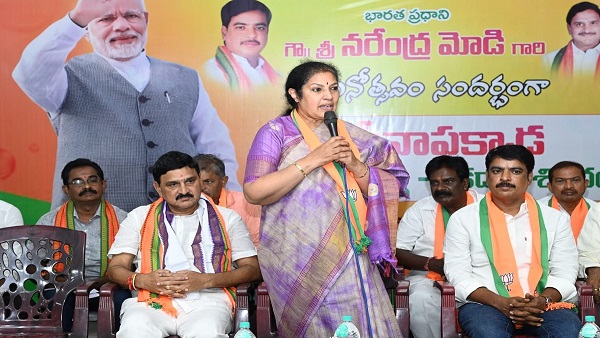 AP: BJP ने PM मोदी के जीवन पर फोटो एक्सपो का किया उद्घाटन