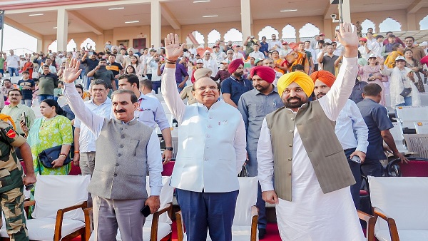 दिल्ली LG के साथ परेड देखने वाघा बॉर्डर पहुंचे CM भगवंत मान