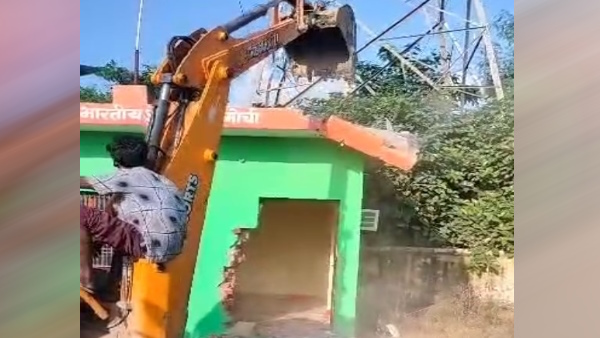 Bulldozer ran over BJP leader illegal construction who is accused of killing a doctor in sultanpur Bulldozer ran over BJP leader illegal construction who is accused of killing a doctor in sultanpur