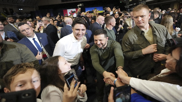 Canadian Parliament honours Nazi Canadian Parliament honours Nazi