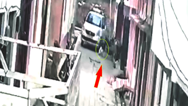 car ran over a little girl who was playing on the road in lucknow cctv video went viral 
