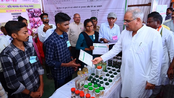 CM भूपेश बघेल ने 99 स्टॉफ नर्स को सौंपा नियुक्ति पत्र