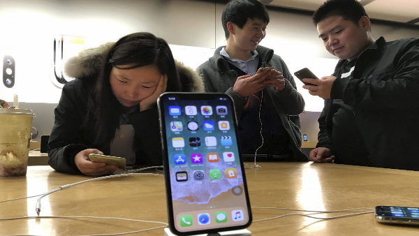 China Bans iPhones