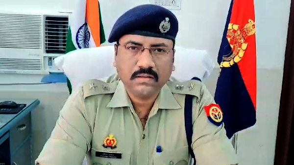 video of agra police sub inspectpor tied to a pole and was beaten by locals