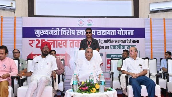 CM Bhupesh met the beneficiaries of the health assistance scheme 