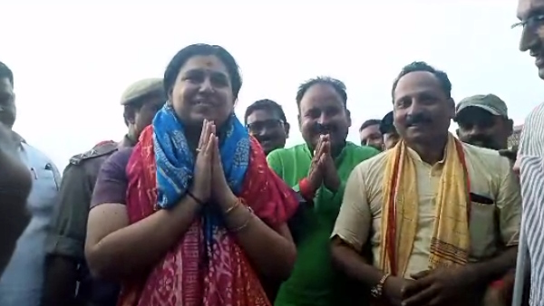 farewell ceremony organized after Transfer of IAS Divya mittal from mirzapur 