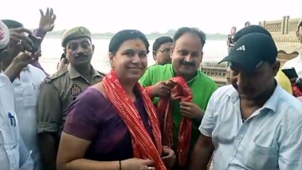 farewell ceremony organized after Transfer of IAS Divya mittal from mirzapur 