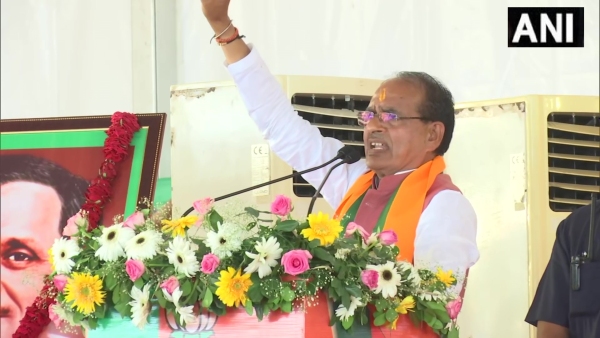 Shivraj Singh Chauhan, while addressing Jan Ashirwad Yatra in Chitrakoot, fiercely targeted Congress