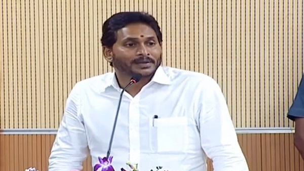 सीएम जगन मोहन रेड्डी ने सिंचाई पंप हाउस का किया उद्घाटन 