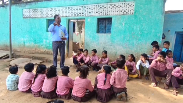 teacher took class outside of the absent students home in jhansi went viral teacher took class outside of the absent students home in jhansi went viral