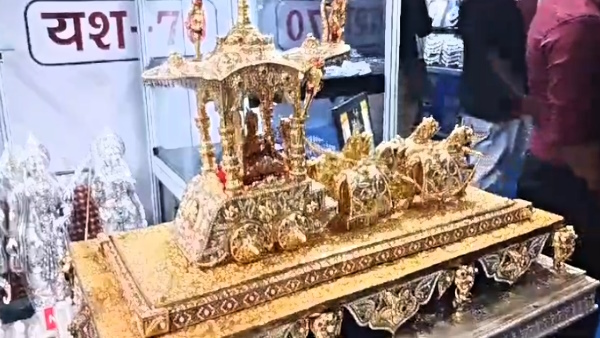 Jewelery Expo held in agra where beautifull ornaments of gold and silver were presented 