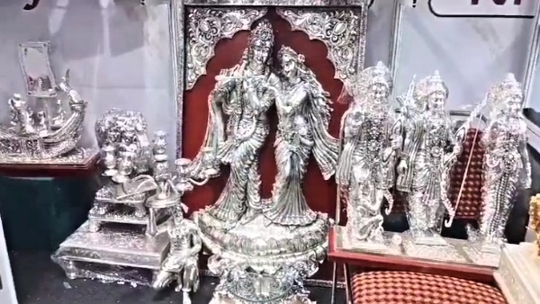 Jewelery Expo held in agra where beautifull ornaments of gold and silver were presented 