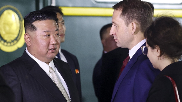 Kim Jong Un Meets Vladimir Putin