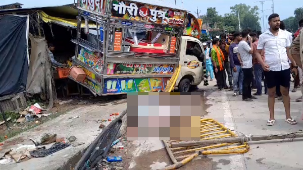 two died in truck accident after Driver got epileptic fit while driving in Gosaiganj of lucknow two died in truck accident after Driver got epileptic fit while driving in Gosaiganj of lucknow