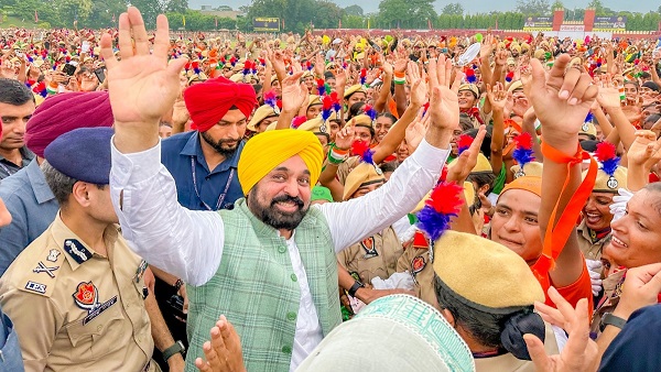 पंजाब: CM भगवंत मान ने जमकर किया भंगड़ा