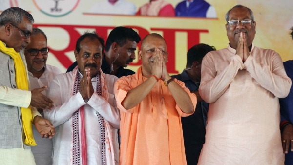 cm-yogi-lashed-out-at-sp-president-akhilesh-and-congress-in-mau-up-on-saturday