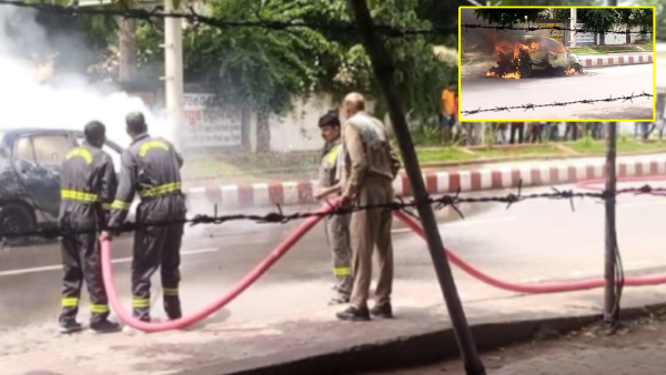 up-news-moving-car-became-a-ball-of-fire-driver-saved-his-life-by-jumping up-news-moving-car-became-a-ball-of-fire-driver-saved-his-life-by-jumping