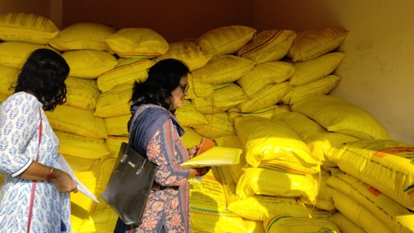 People-keeping-urea-illegally-raids-conducted-in-Jabalpur-mp