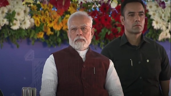 पेट्रोकेमिकल हब बनने के बाद विदेशों पर आश्रिता कम होगी: PM पेट्रोकेमिकल हब बनने के बाद विदेशों पर आश्रिता कम होगी: PM