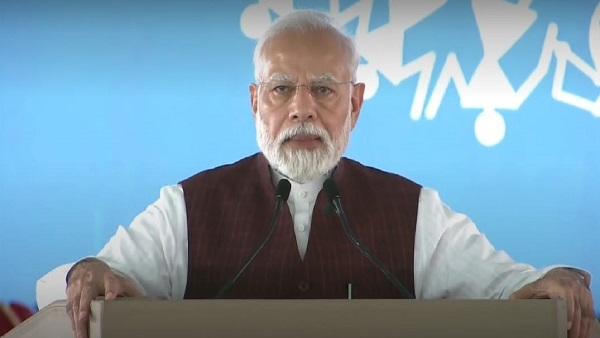 पेट्रोकेमिकल हब बनने के बाद विदेशों पर आश्रिता कम होगी: PM पेट्रोकेमिकल हब बनने के बाद विदेशों पर आश्रिता कम होगी: PM