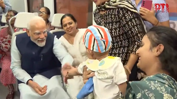 PM Narendra Modi travels in Delhi Metro