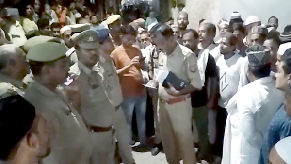 two real sisters in Puranpur of pilibhit consumed poison because of parents fighting with each other 