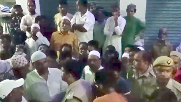 two real sisters in Puranpur of pilibhit consumed poison because of parents fighting with each other 