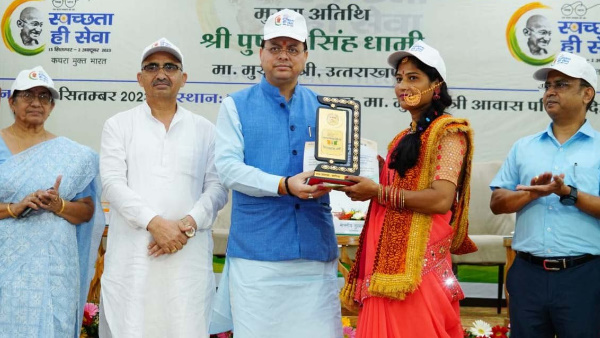 CM pushkar Dhami honored 15 village panchayats 5 environmental friends Swachh Survekshan Grameen