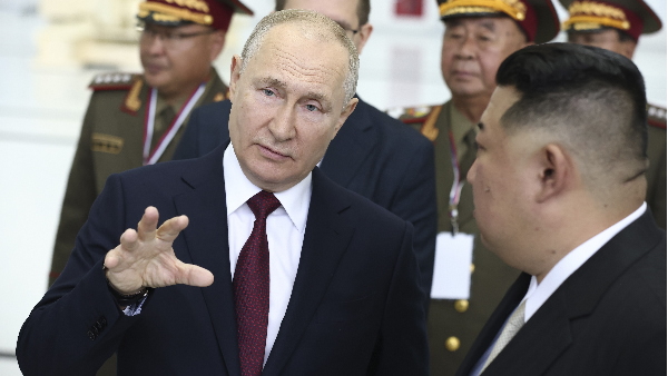 Kim Jong Un Meets Vladimir Putin