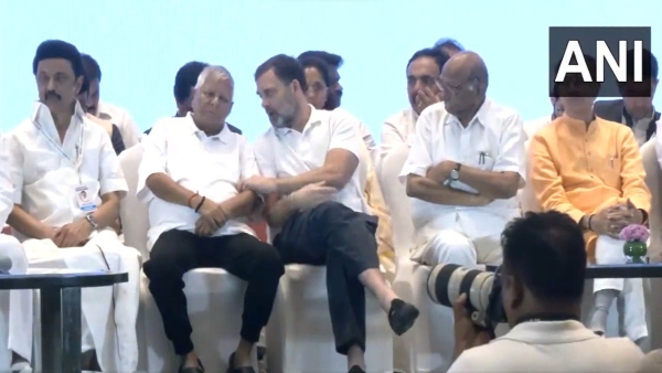 Rahul Gandhi chemistry with Lalu yadav 